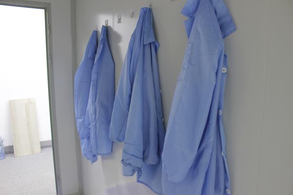 How often should dust-free clothes be cleaned? You know what